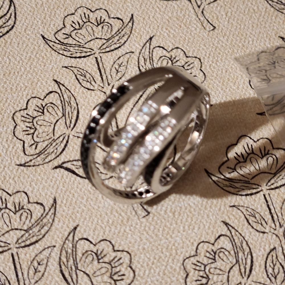 Ring ** - Picture 4 of 9